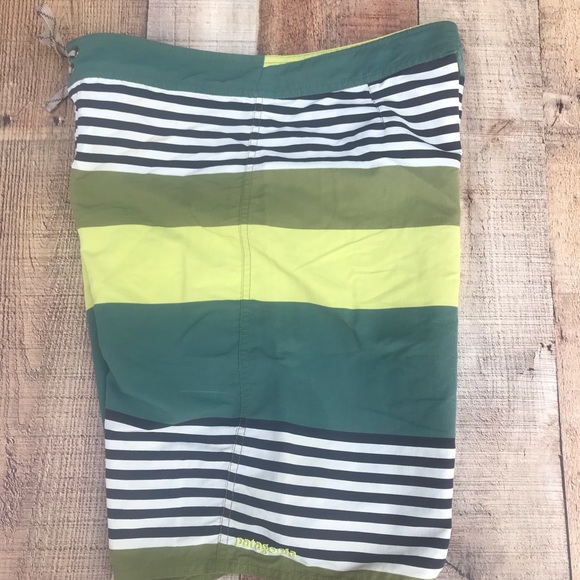 Mens Patagonia board shorts with Zipper pocket. - Picture 4 of 8